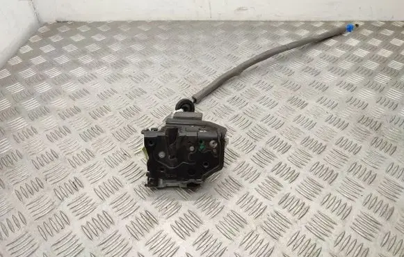 Audi A1 Front door lock 8J1837016F