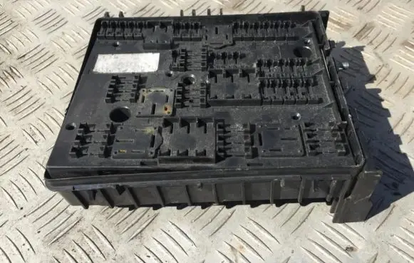 Volkswagen Golf V Fuse box set 1k0937124h