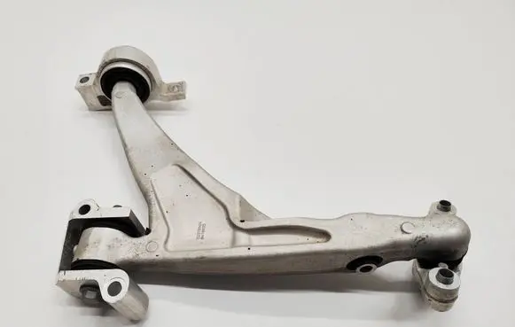 Volvo XC60 Front lower control arm/wishbone 32370924