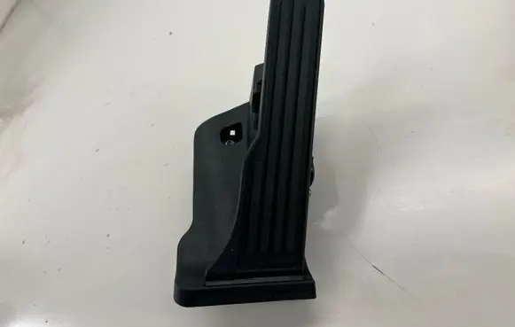Chevrolet Camaro Accelerator throttle pedal 23390863 84873707 22912362