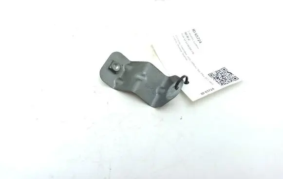 Audi A4 S4 B9 8W Fender mounting bracket 8W0821471