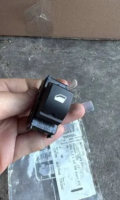 Peugeot 2008 I Electric window control switch 96751115ZD