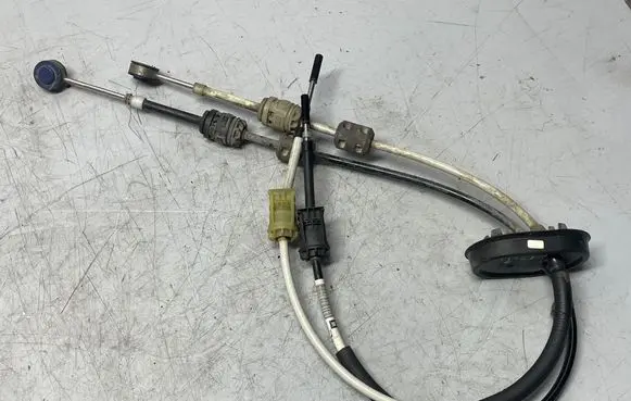 Opel Astra J Gear shift cable linkage 55576410