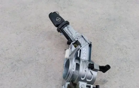 Opel Zafira B Ignition lock 