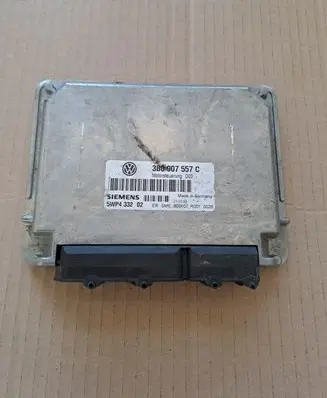 Volkswagen PASSAT B5 Engine control unit/module 3B0907557C