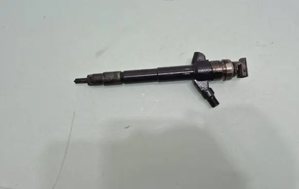 Mitsubishi Pajero Fuel injector 1465A054