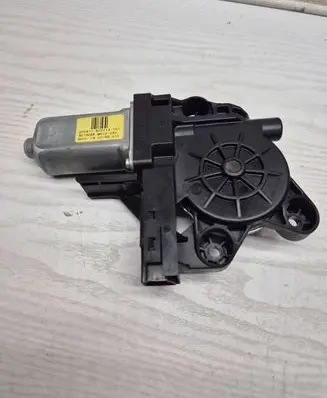 Volvo V70 Front door window regulator motor WR12290 080911 970714101