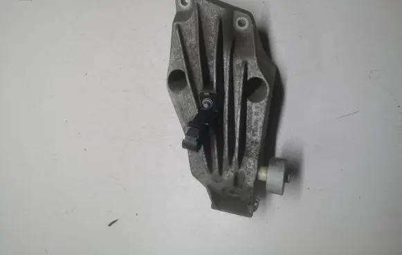 BMW 5 G30 G31 Engine mounting bracket 6861559 6861555