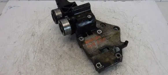Nissan Navara D40 Generator/alternator bracket 