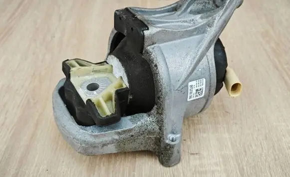 Audi A4 S4 B9 Engine mount bracket 8W0199372AB