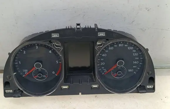 Volkswagen PASSAT CC Speedometer (instrument cluster) 3C8920970P 003321