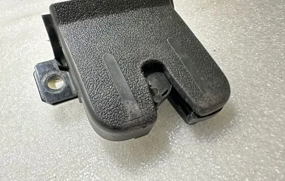 Volkswagen Touareg I Tailgate/trunk/boot lock/catch/latch 7L6827505
