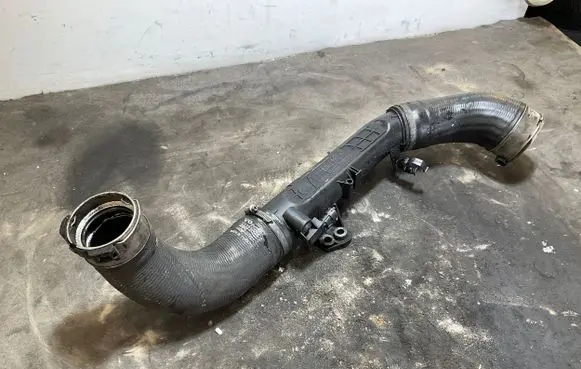 Volvo XC90 Intercooler hose/pipe 31686412 32222071