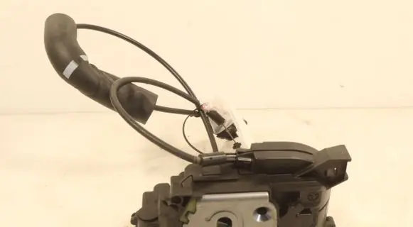 Renault Megane III Rear door lock 825020033R