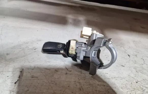 Toyota Avensis T270 Ignition lock