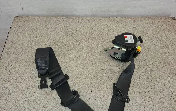 Opel Zafira C Front seatbelt 13394801 618824700 13392992
