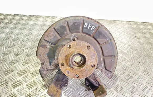 Volkswagen Golf V Front wheel hub