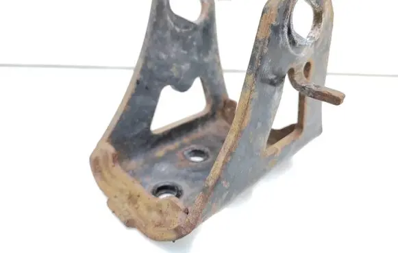 Toyota RAV 4 (XA30) Gearbox mounting bracket
