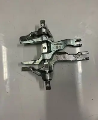 Gearbox mounting bracket