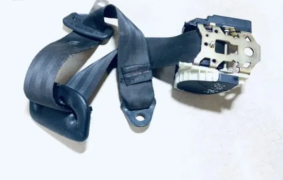 Middle seatbelt (rear)