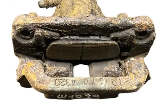 Nissan Leaf I (ZE0) Rear brake caliper