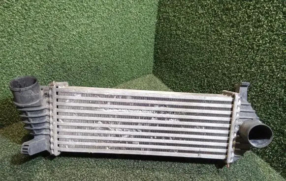 Renault Kangoo II Intercooler radiator 8200427469 K6782 0096805