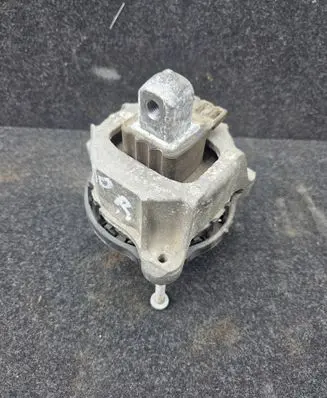 BMW 5 G30 G31 G38 Engine mount bracket 6860458 290617211354
