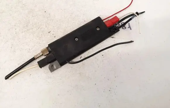 Audi 80 90 B3 Antenna control unit 893035225a