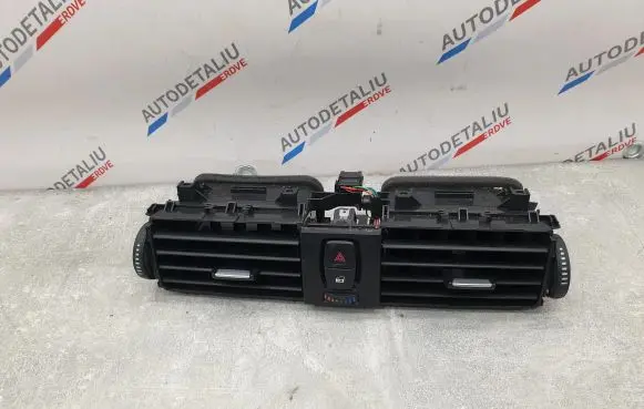 BMW 4 F32 F33 Dash center air vent grill 9218552 9710260