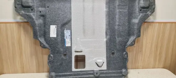 Ford Focus Engine splash shield/under tray JX6B6B629BE