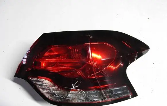 Peugeot 5008 Rear/tail lights 9686219510