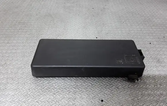 Chrysler 300 - 300C Fuse box cover 7154853330