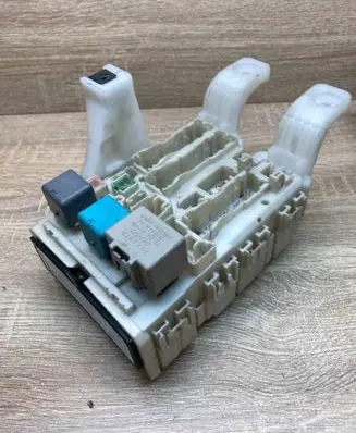 Toyota Prius (XW20) Fuse module 404270305 4F230579