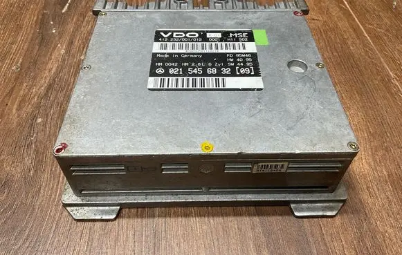 Mercedes-Benz E W124 Engine control unit/module ECU 0215456832