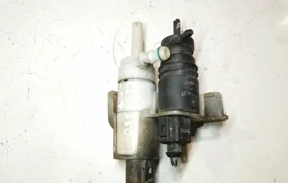 Mercedes-Benz CLS C219 Headlight washer pump