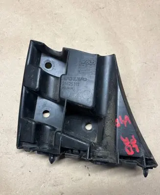 Volvo V40 Front bumper mounting bracket 31425111