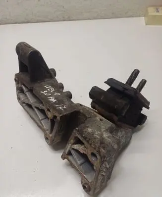 Iveco Daily 6th gen Engine mounting bracket 504327324