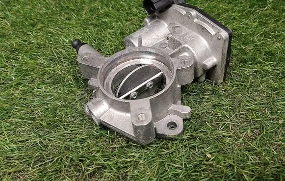Opel Insignia A Throttle valve 55564164