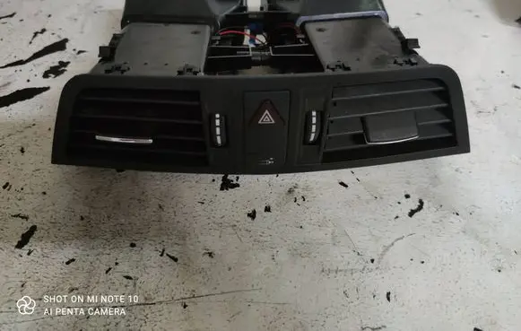Mercedes-Benz E C207 W207 Dash center air vent grill A2078300054