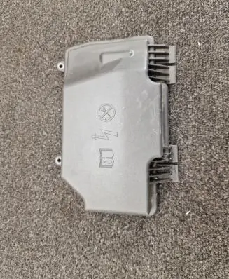 Mercedes-Benz C W205 Fuse box cover A2055400182