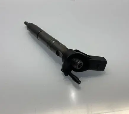 Mercedes-Benz CLS C219 Fuel injector A6420700587 6420700587