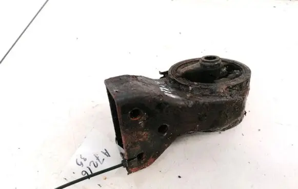 Mitsubishi Colt Engine mount bracket