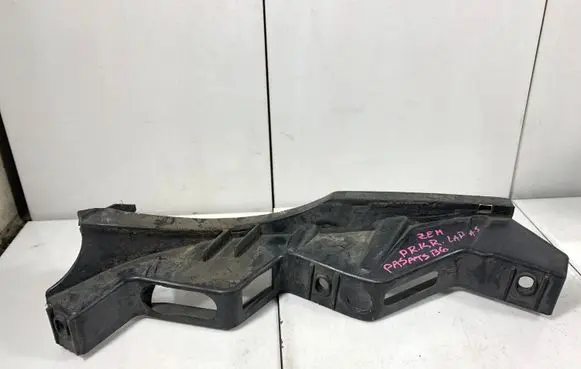 Volkswagen PASSAT B6 Front bumper mounting bracket 3C0807889