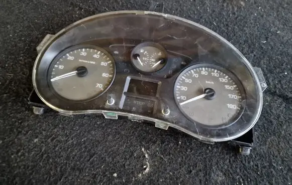 Citroen Berlingo Speedometer (instrument cluster) 9801640880