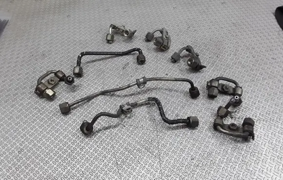 Fuel injector supply line/pipe