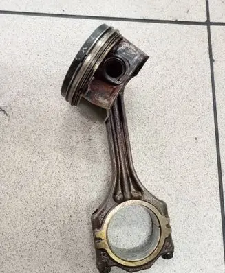 Volkswagen Golf VII Piston with connecting rod 76L92