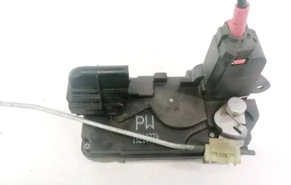Opel Zafira B Rear door lock 13210739