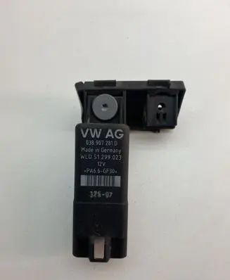 Audi A3 S3 A3 Sportback 8P Glow plug pre-heat relay 038907281D