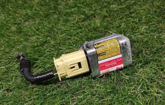 Toyota Prius (XW20) Airbag deployment crash/impact sensor 8986047040 1879000891