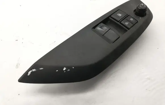 Toyota Yaris XP210 Electric window control switch 84040K0030